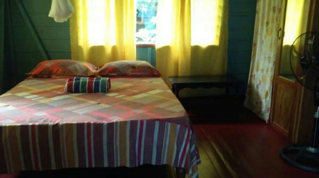 Shades Cottage Guesthouse Blue Hole エクステリア 写真