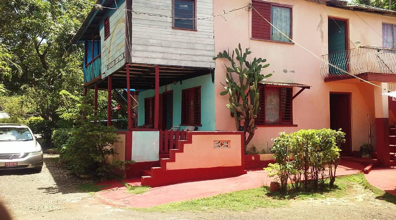 Shades Cottage Guesthouse Blue Hole エクステリア 写真